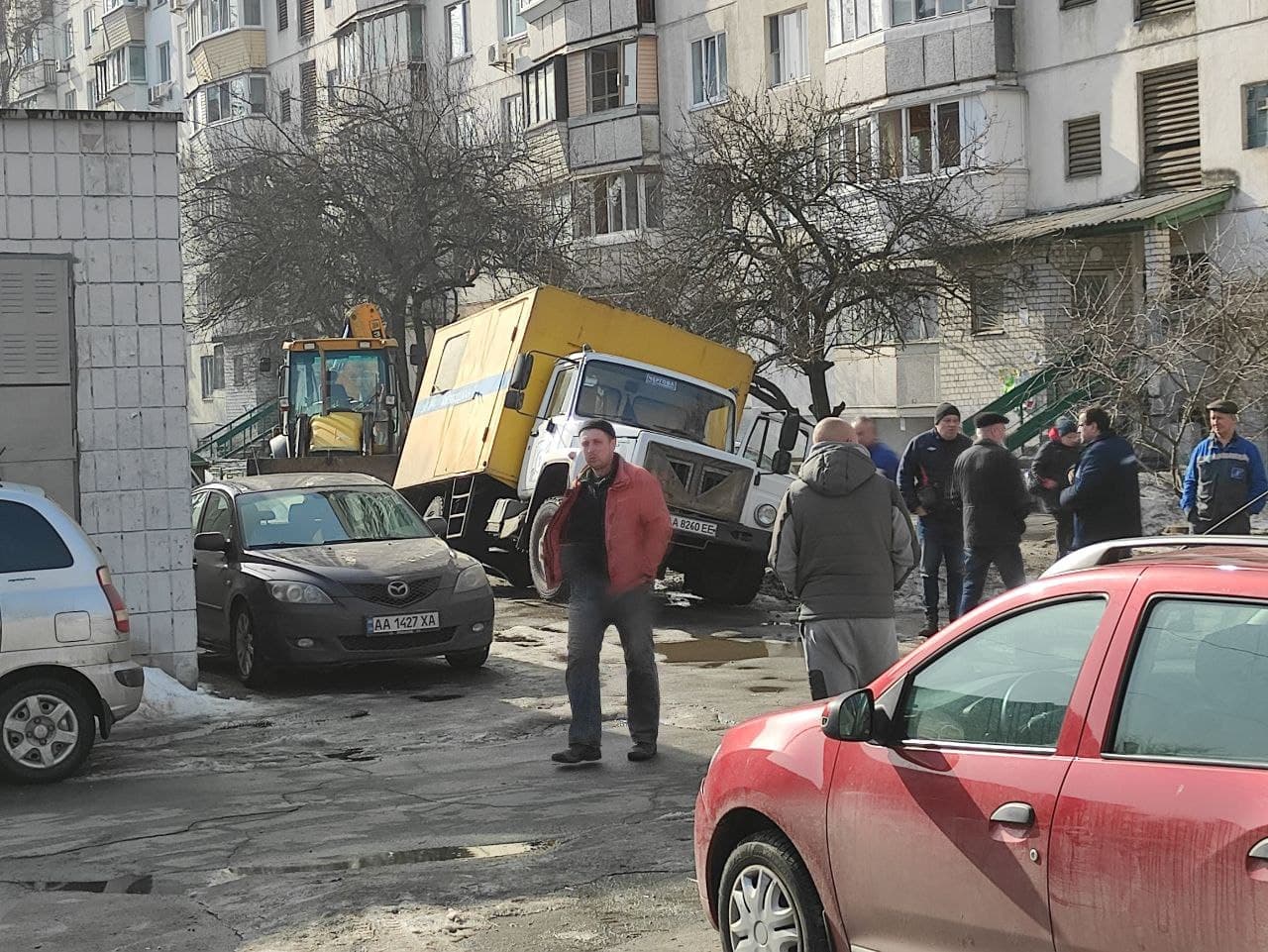 Тане сніг і разом з ним асфальт: як вирішити проблеми українських доріг експерт Віктор Медвідь