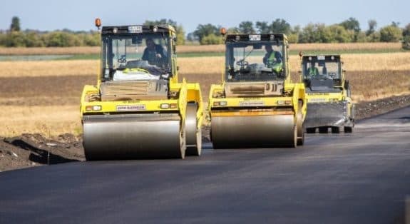 “Золотий кілометр”. Як українські дороги “з’їдають” мільярди